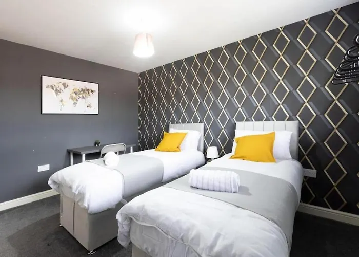 Modern Contractor Fits 10 Close To Centre Daire