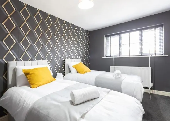 Daire Modern Contractor Fits 10 Close To Centre Leeds (West Yorkshire)