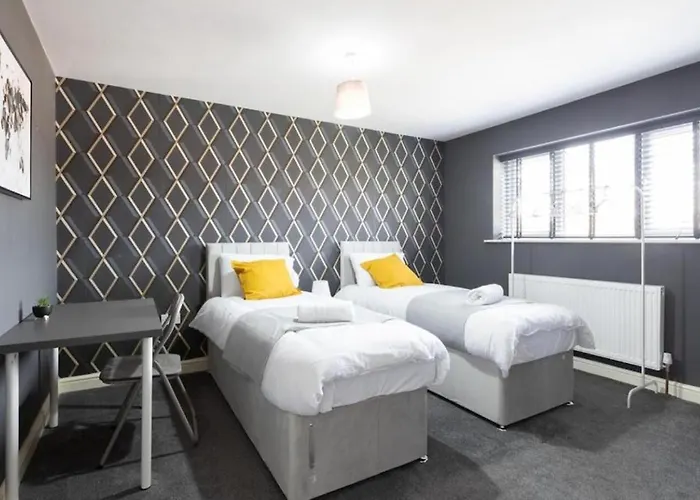 Daire Modern Contractor Fits 10 Close To Centre Leeds (West Yorkshire)