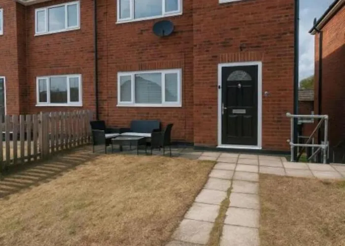 Modern Contractor Fits 10 Close To Centre Daire Leeds (West Yorkshire)