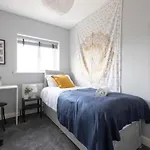 Apartment Spaciously Designed Fits 10 Close To Centre *