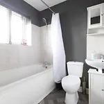 Spaciously Designed Fits 10 Close To Centre * Leeds (West Yorkshire)