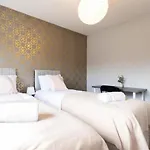 Spaciously Designed Fits 10 Close To Centre *