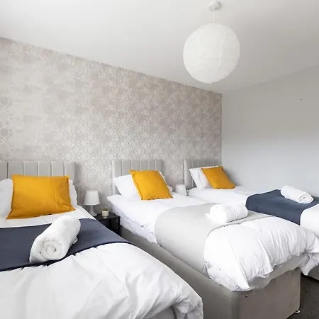 Modern Contractor Fits 10 Close To Centre