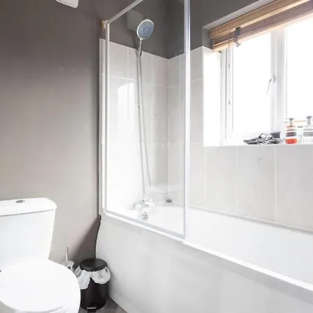 5br Sleeps 12, Family & Contractor 公寓 利兹