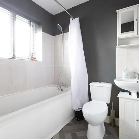 5br Sleeps 12, Family & Contractor * 利兹