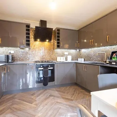 5br Sleeps 12, Family & Contractor 公寓