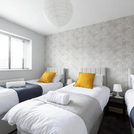 5br Sleeps 12, Family & Contractor * 利兹