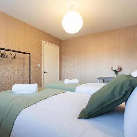 Apartment Modern Contractor Fits 10 Close To Centre