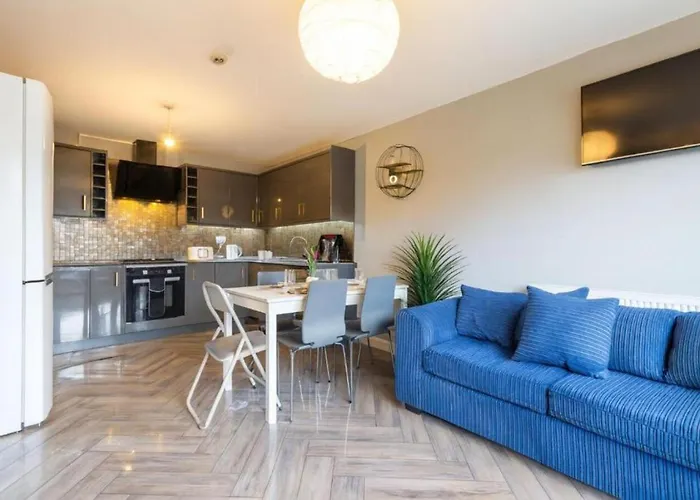 Modern Contractor Fits 10 Close To Centre Leeds (West Yorkshire)