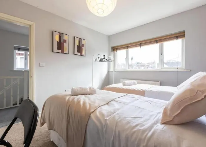 Apartment Modern Contractor Fits 10 Close To Centre Leeds (West Yorkshire)