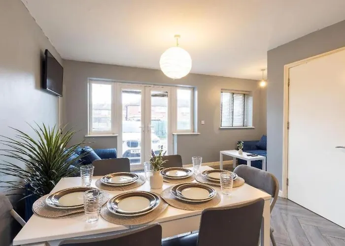 Modern Contractor Fits 10 Close To Centre Lägenhet