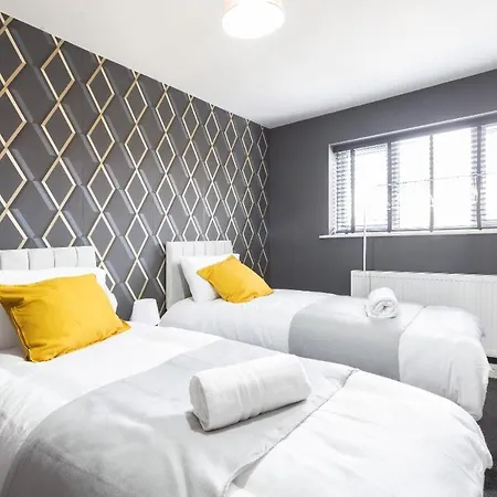 Modern Contractor Fits 10 Close To Centre