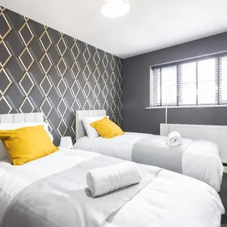 Modern Contractor Fits 10 Close To Centre *